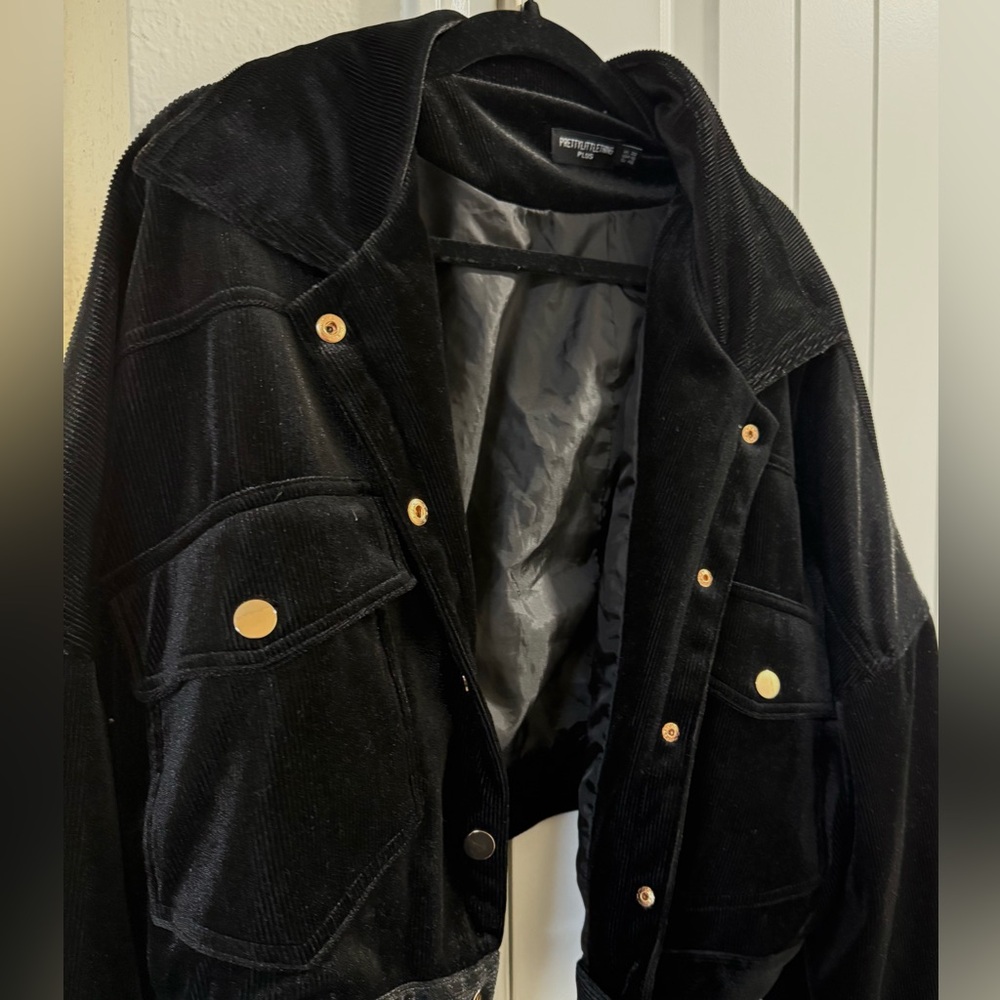 PrettyLittleThing Plus Black Corduroy Cropped Jacket – Size 16